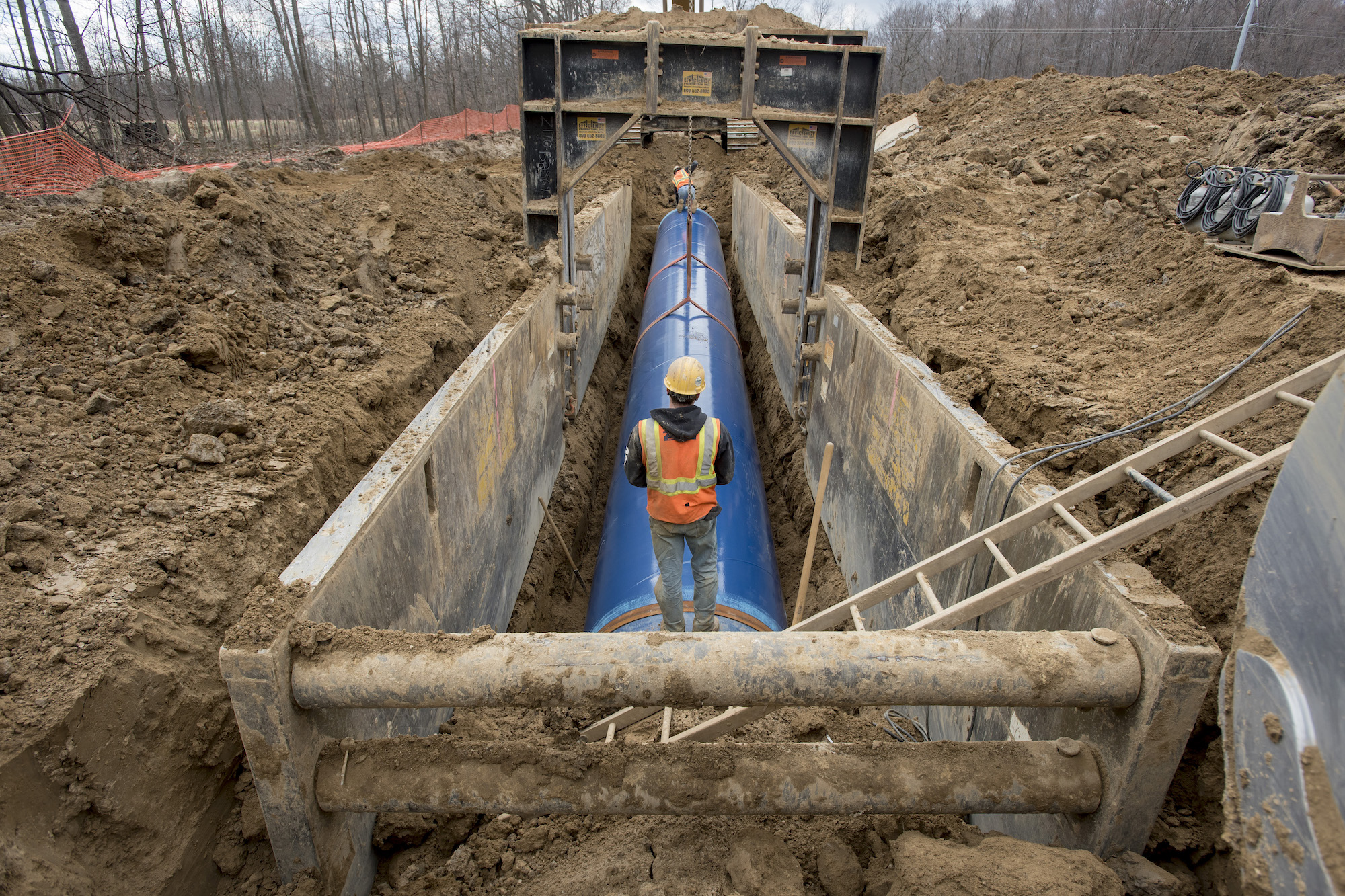 Workers on a section of the Karegnondi Water Authority pipeline in Michigan © David Guralnick, The Detroit News