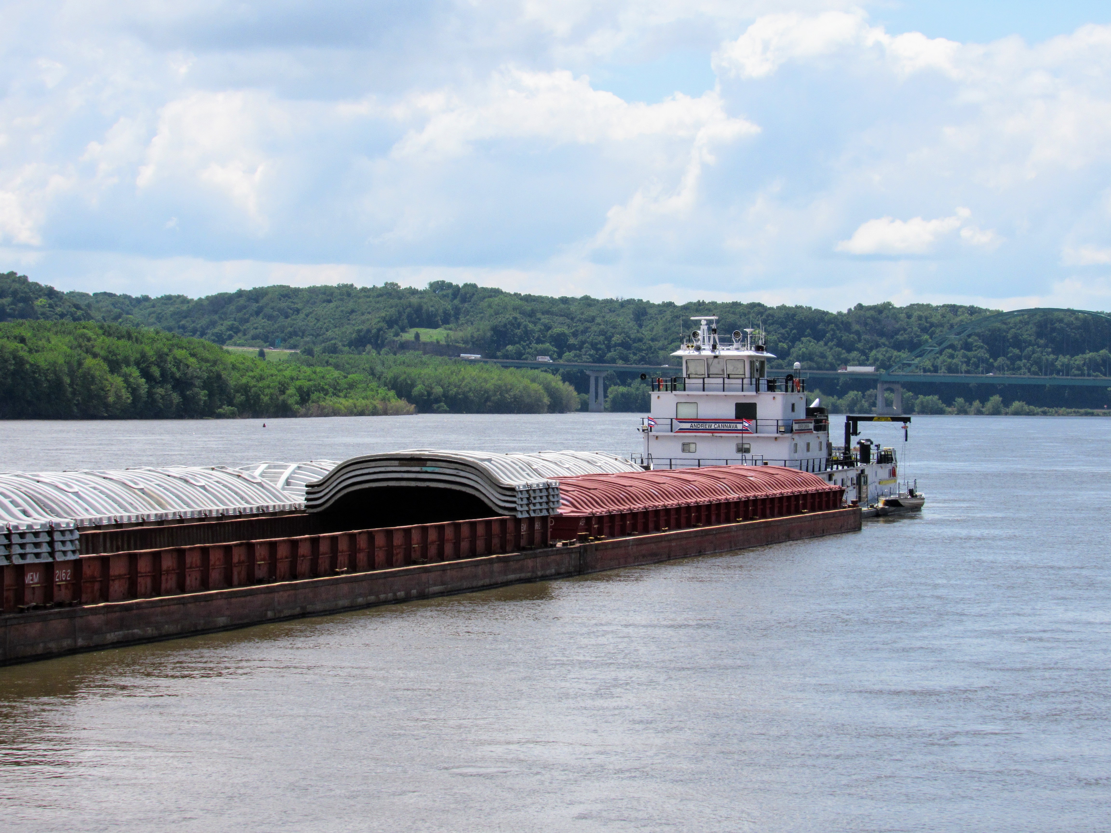 A tow headed north on the Mississippi River, just south of Lock and Dam #11 in Dubuque, Iowa. (Avery Gregurich)